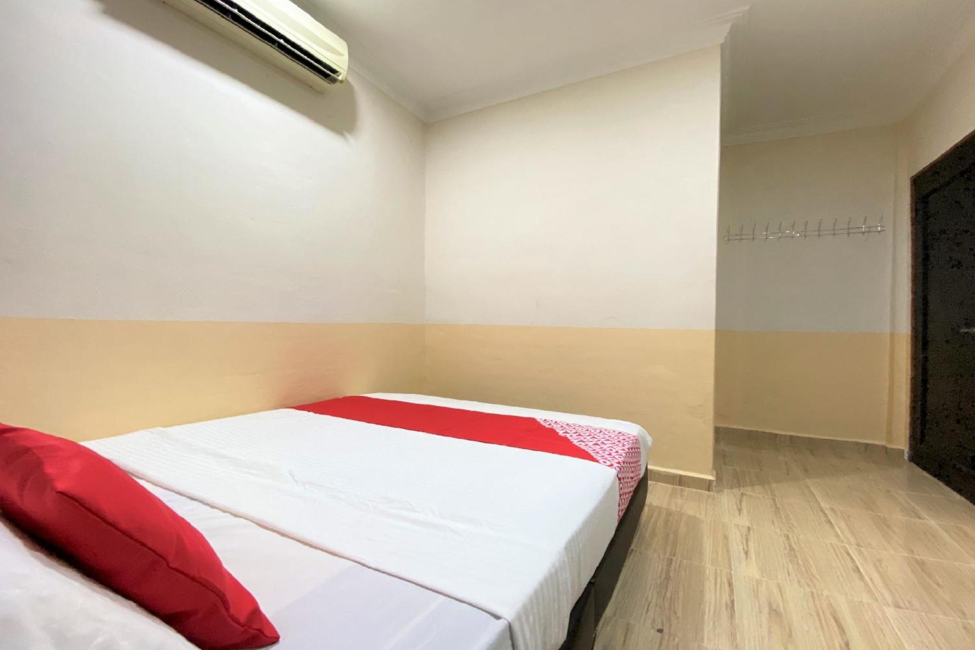 Oyo 90205 Bayu Sintok Motel 창룬 외부 사진